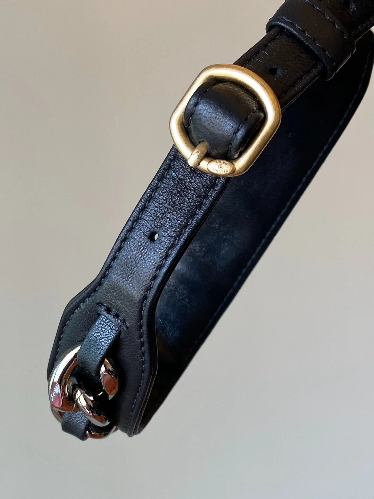 샤넬 19백 미니 램스킨 블랙 골드