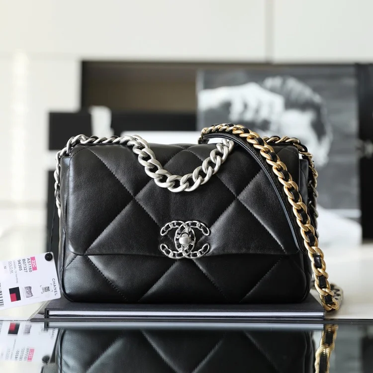 샤넬 19백 미디움 램스킨 블랙 실버