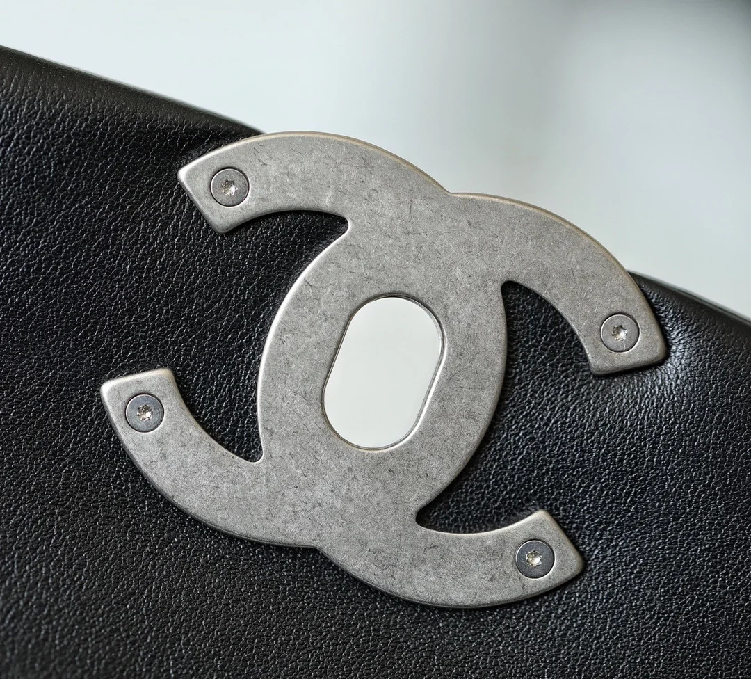 샤넬 19백 미디움 램스킨 블랙 실버