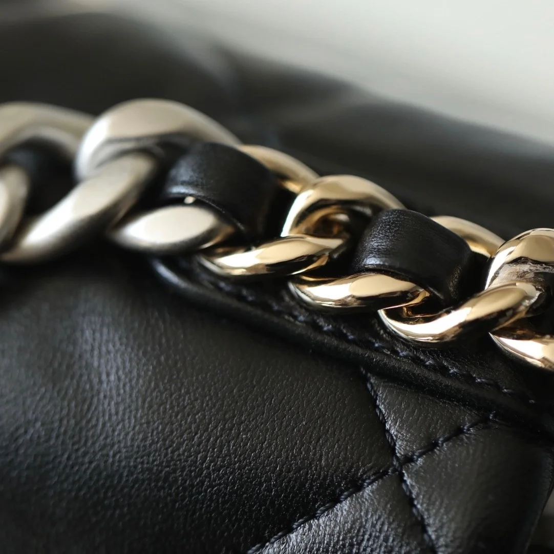 샤넬 19백 미디움 램스킨 블랙 실버