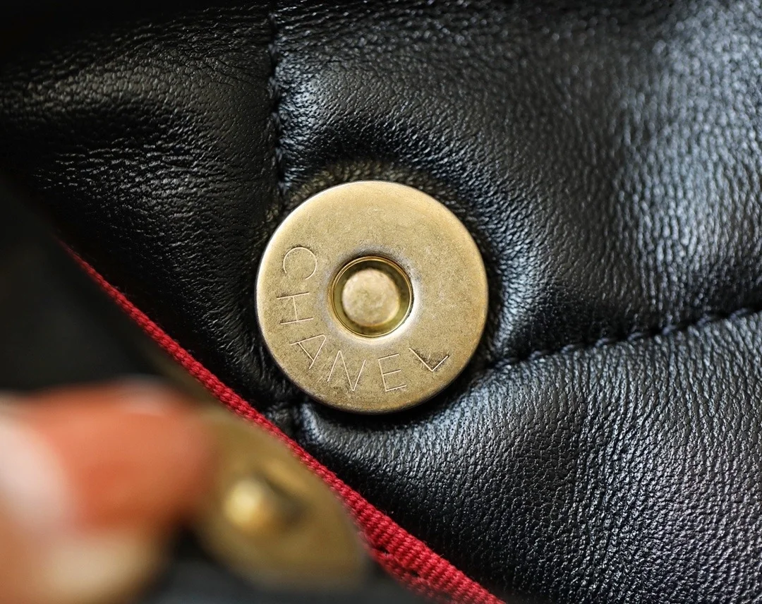 샤넬 19백 미디움 램스킨 블랙 실버