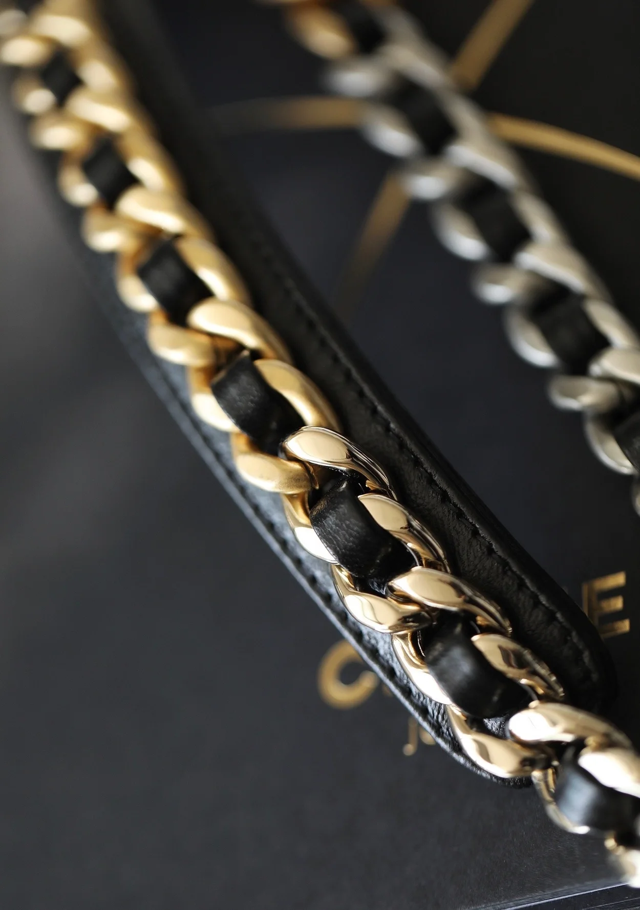 샤넬 19백 미디움 램스킨 블랙 실버