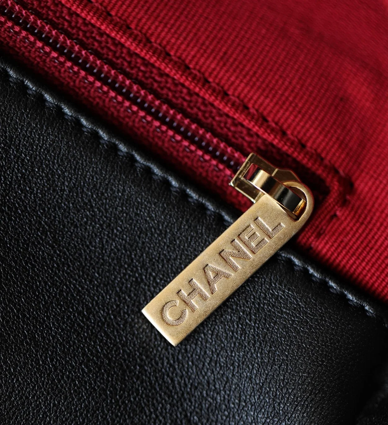 샤넬 19백 미디움 램스킨 블랙 실버