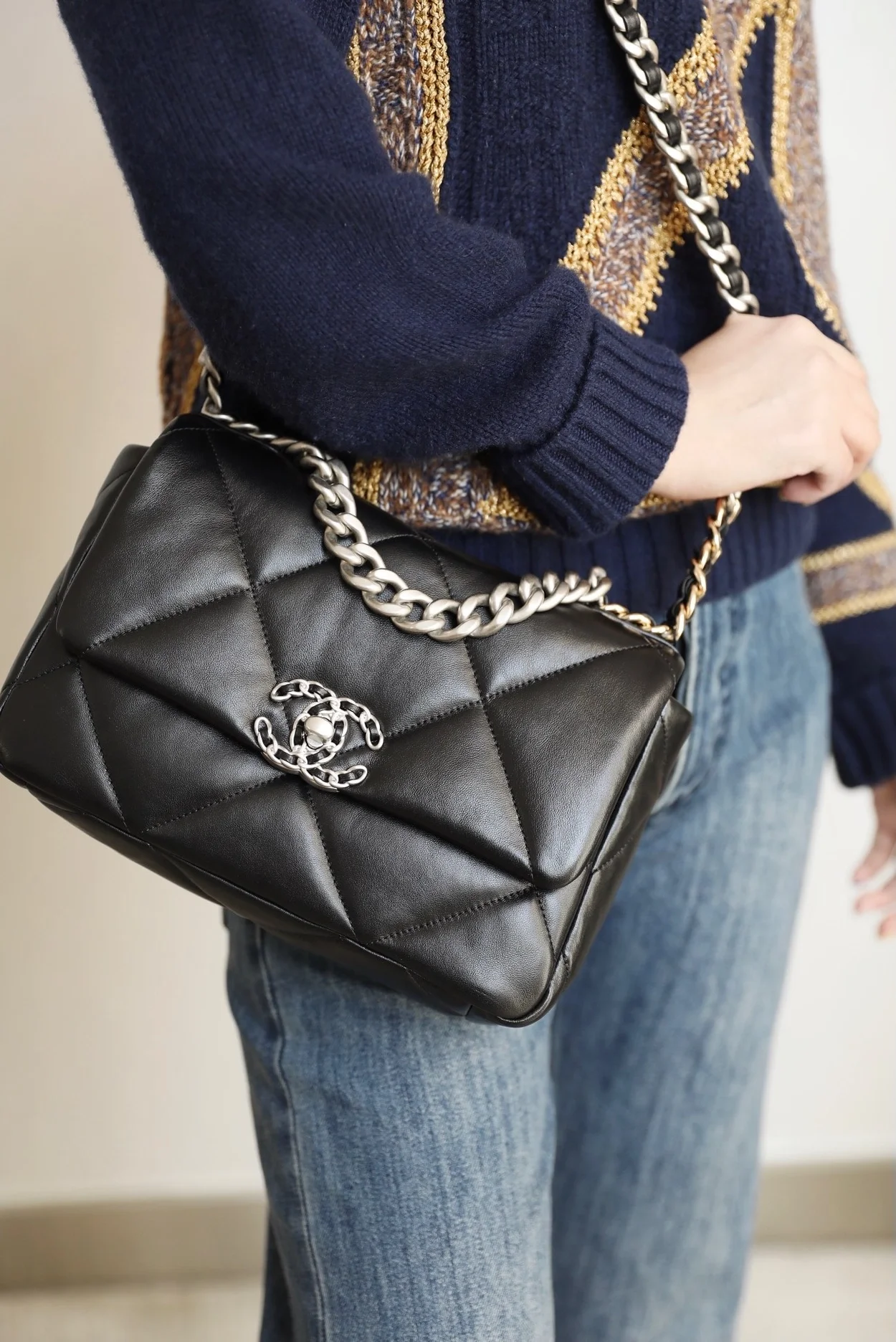 샤넬 19백 미디움 램스킨 블랙 실버