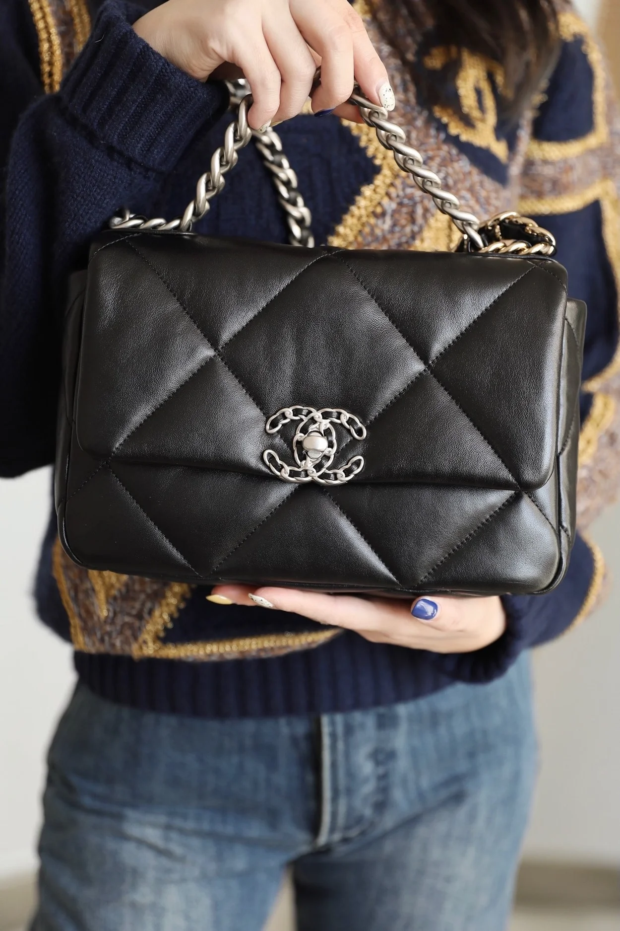 샤넬 19백 미디움 램스킨 블랙 실버