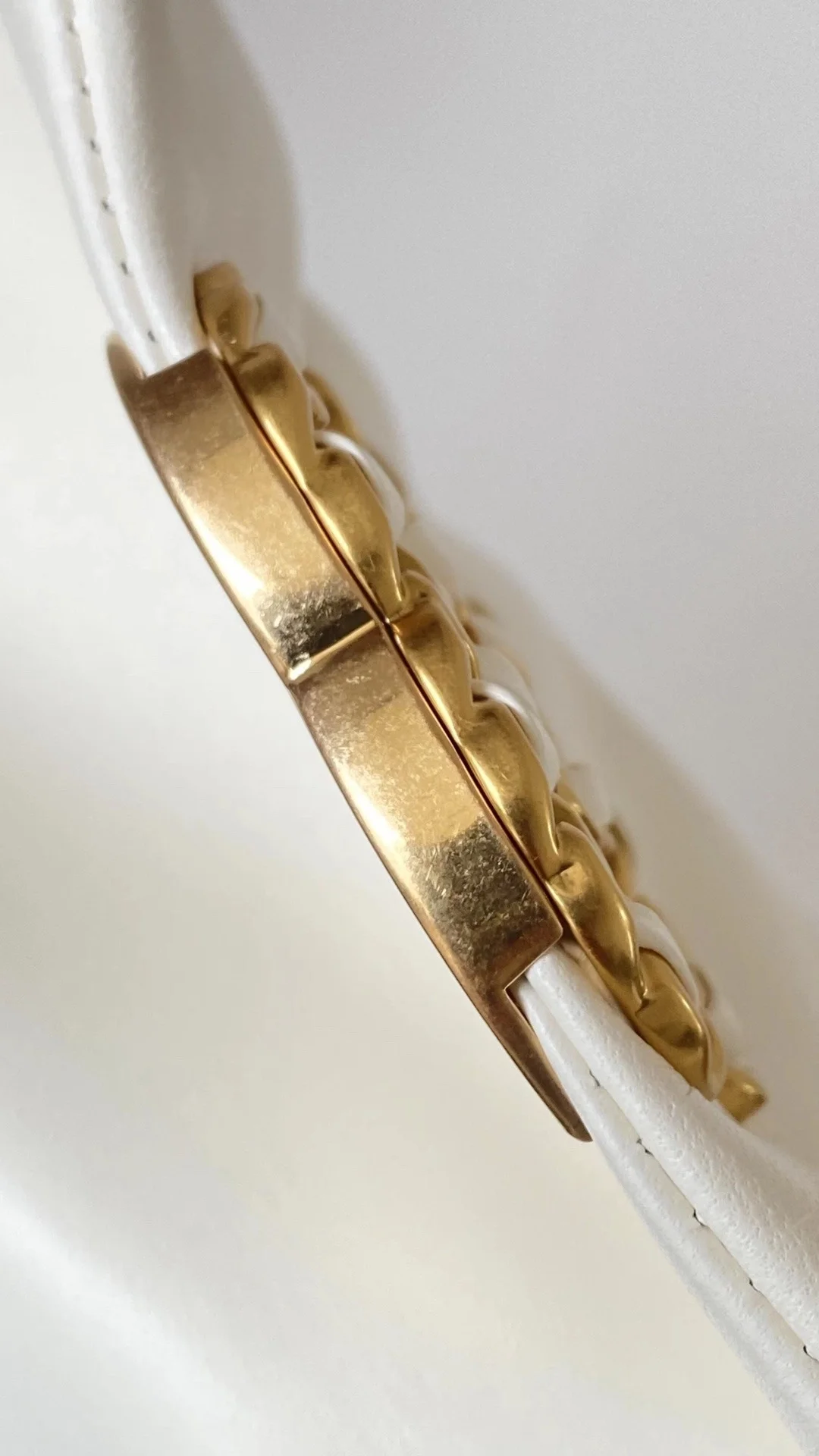 샤넬 19백 미디움 램스킨 화이트 골드