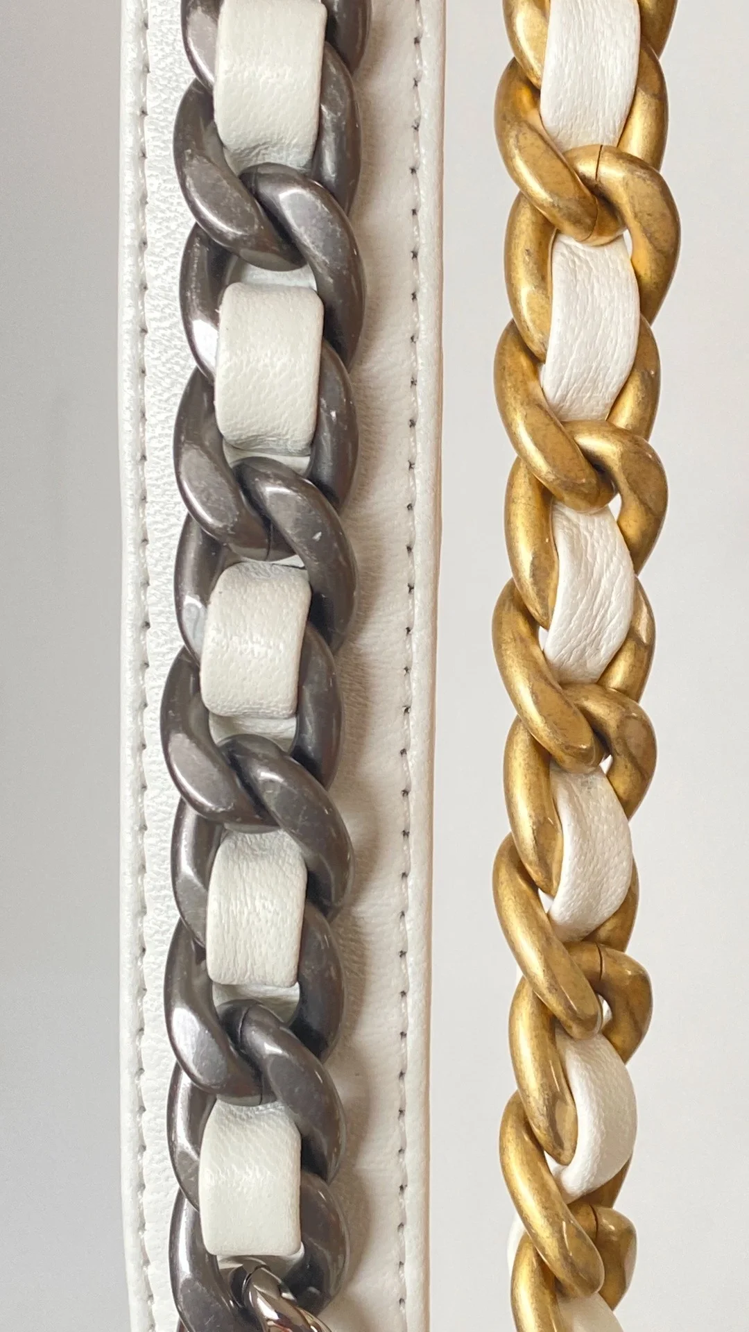 샤넬 19백 미디움 램스킨 화이트 골드