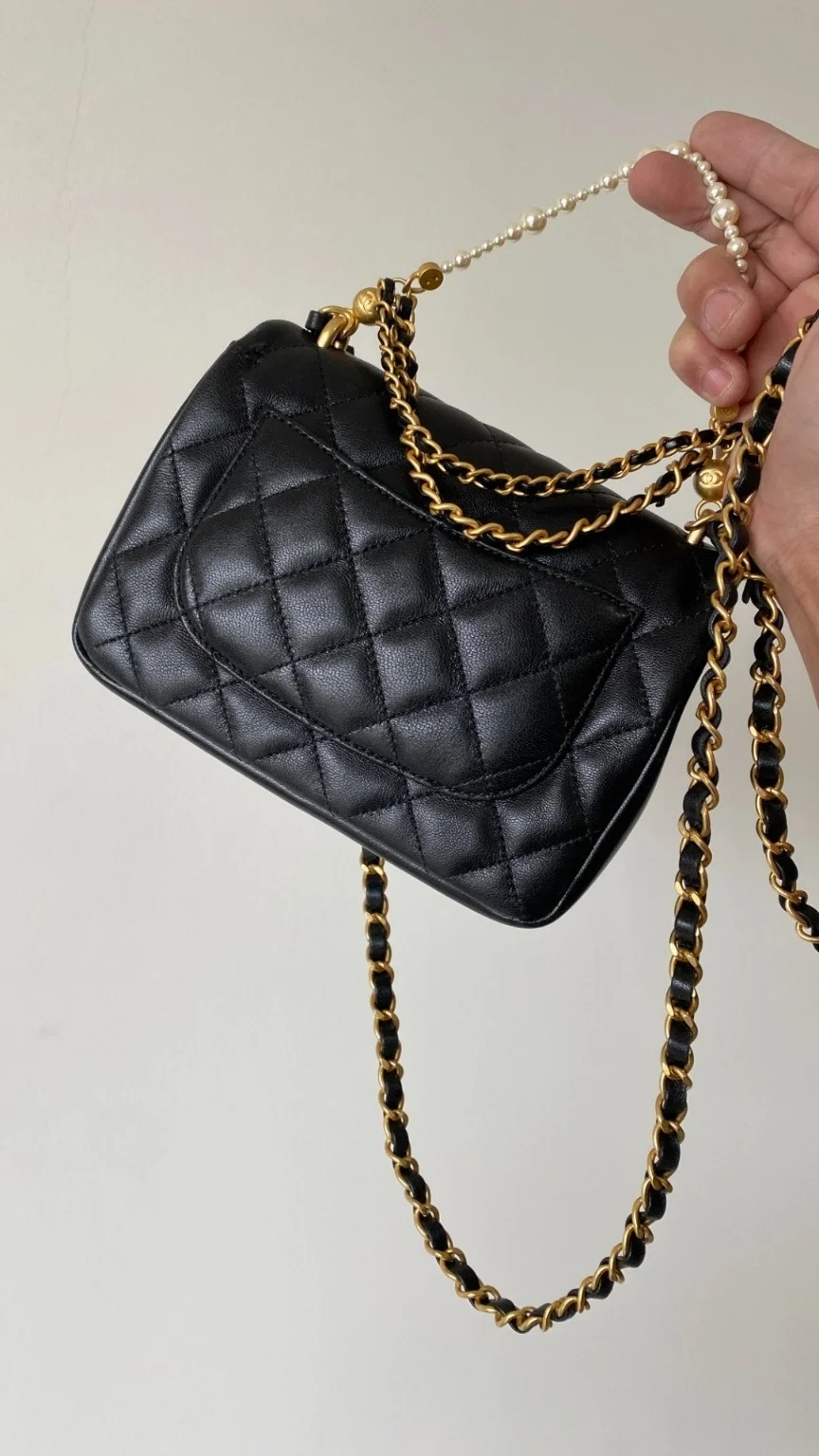 샤넬 24P 진주체인 쁘띠삭 미니 플랩백 AS4384