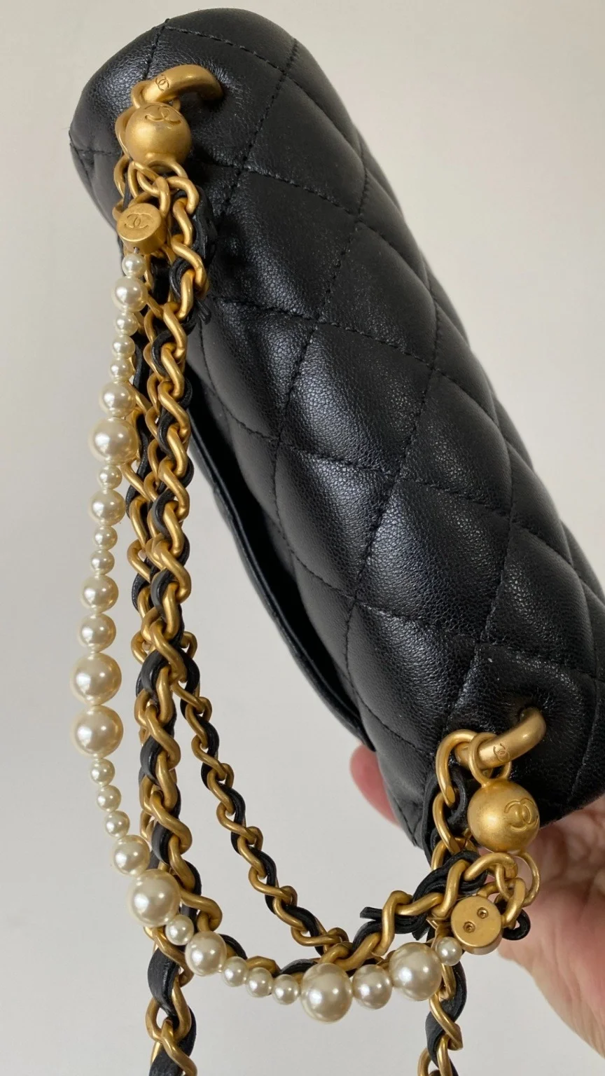 샤넬 24P 진주체인 쁘띠삭 미니 플랩백 AS4384