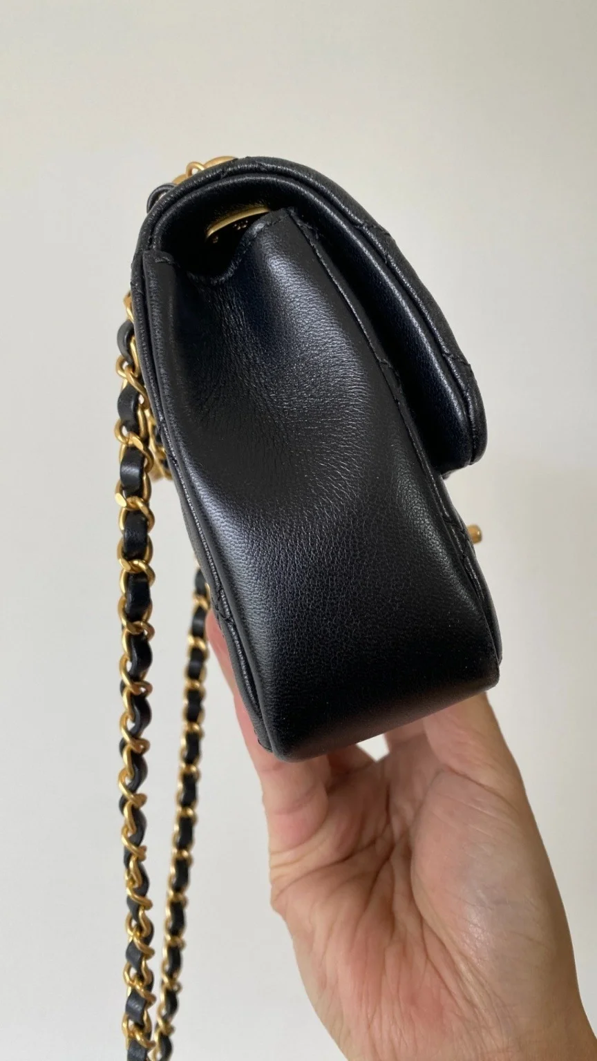 샤넬 24P 진주체인 쁘띠삭 미니 플랩백 AS4384