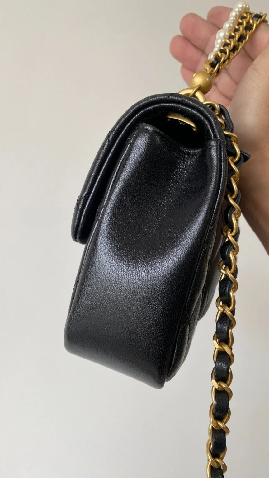 샤넬 24P 진주체인 쁘띠삭 미니 플랩백 AS4384