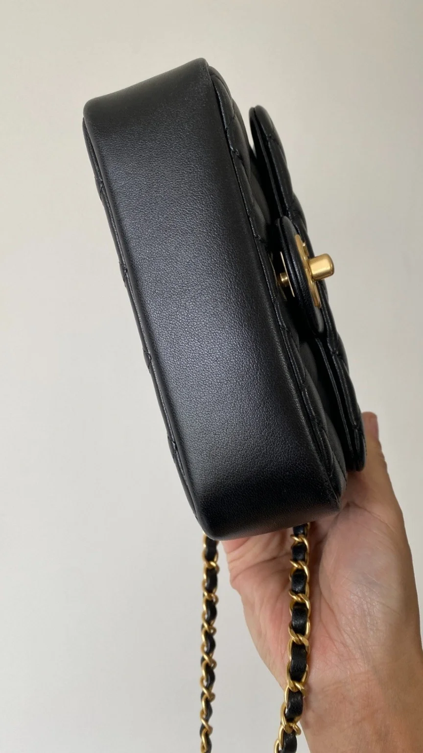 샤넬 24P 진주체인 쁘띠삭 미니 플랩백 AS4384