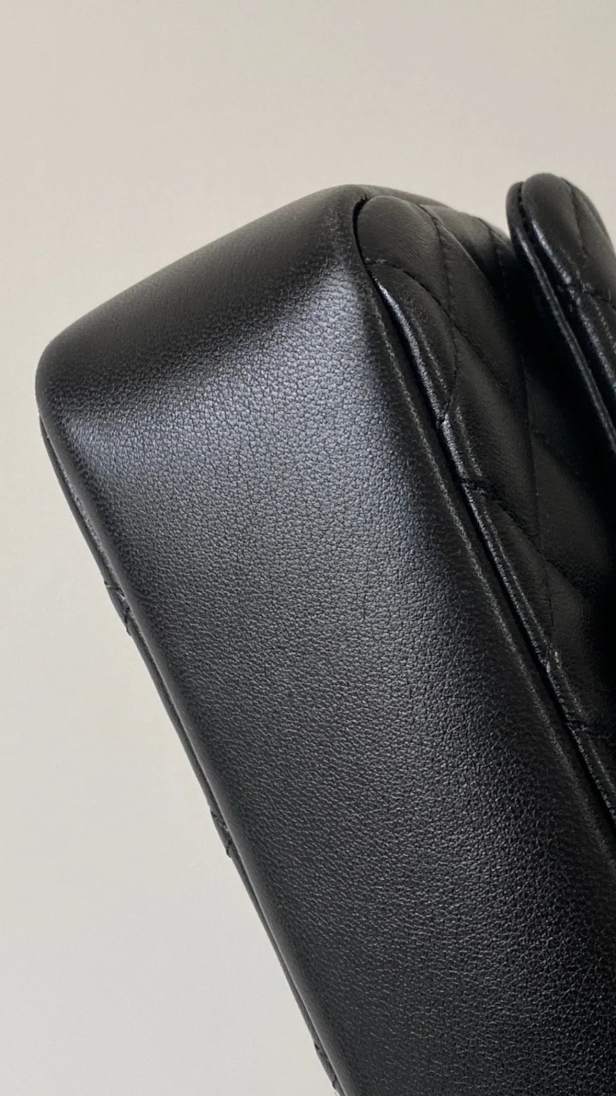 샤넬 24P 진주체인 쁘띠삭 미니 플랩백 AS4384