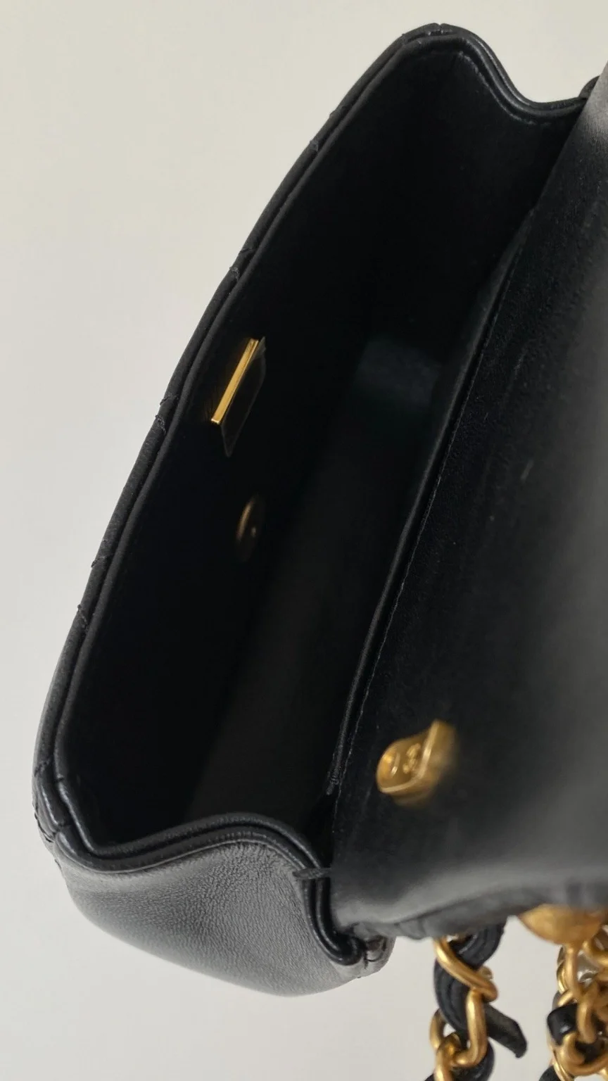 샤넬 24P 진주체인 쁘띠삭 미니 플랩백 AS4384