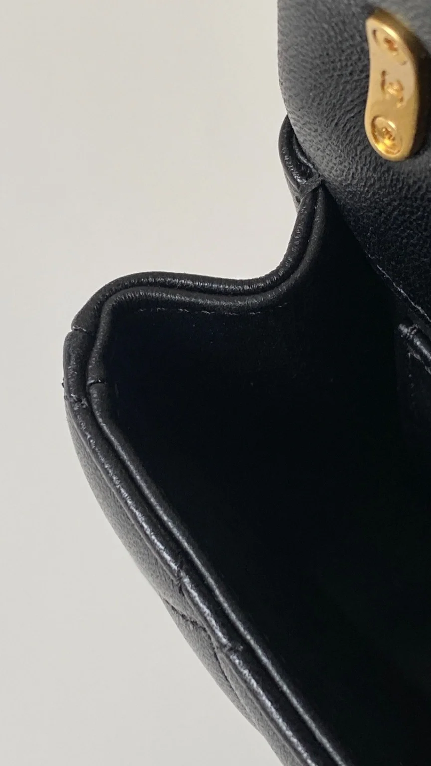 샤넬 24P 진주체인 쁘띠삭 미니 플랩백 AS4384