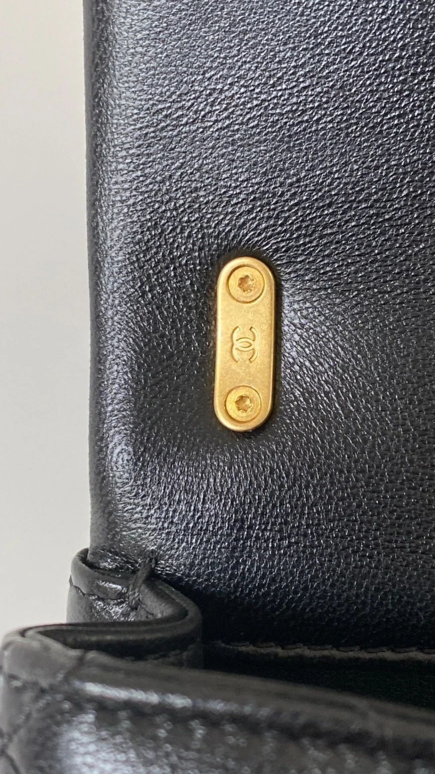 샤넬 24P 진주체인 쁘띠삭 미니 플랩백 AS4384