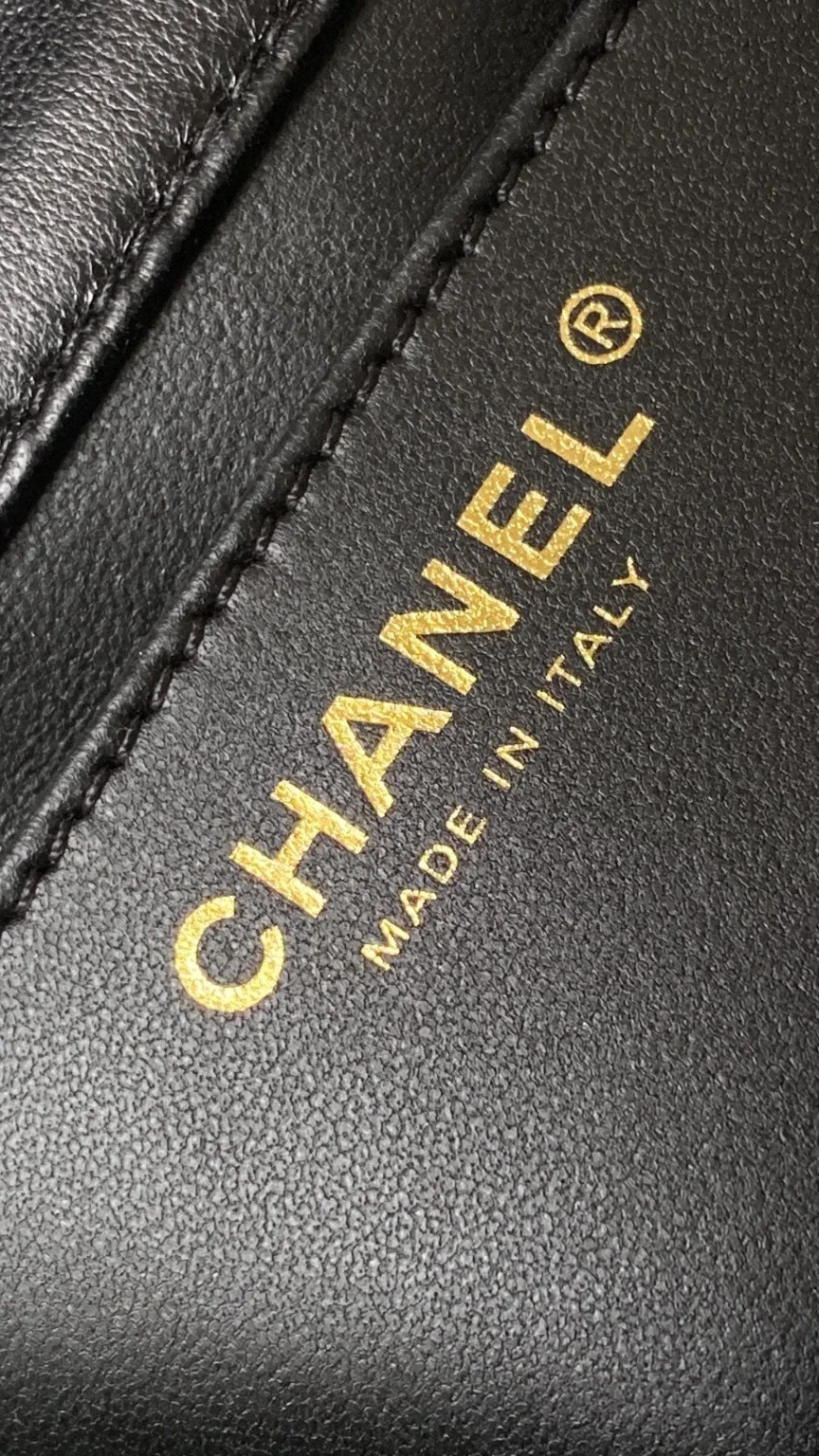 샤넬 24P 진주체인 쁘띠삭 미니 플랩백 AS4384