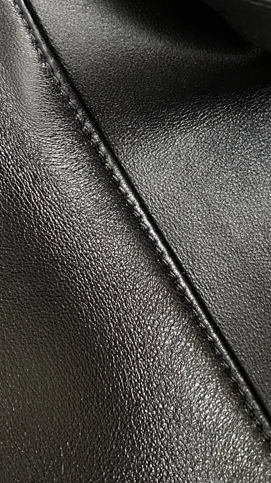 샤넬 24P 진주체인 쁘띠삭 미니 플랩백 AS4384