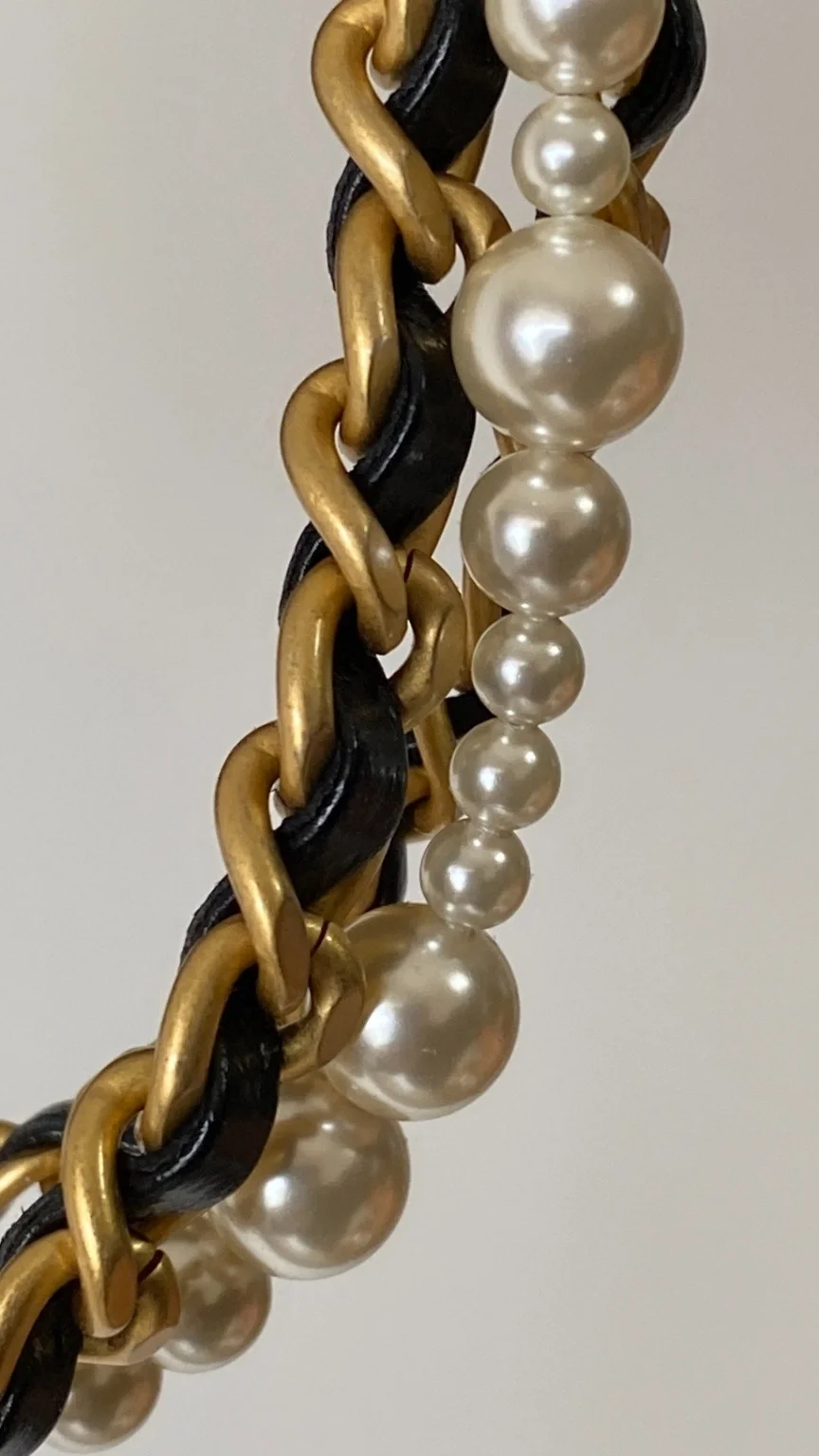 샤넬 24P 진주체인 쁘띠삭 미니 플랩백 AS4384