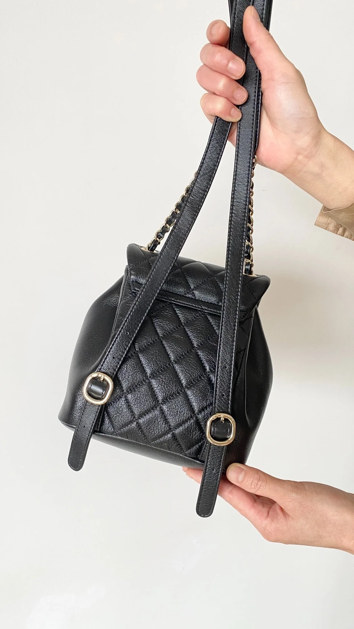 샤넬 원 포켓 듀마 백팩 스몰 카프스킨 블랙