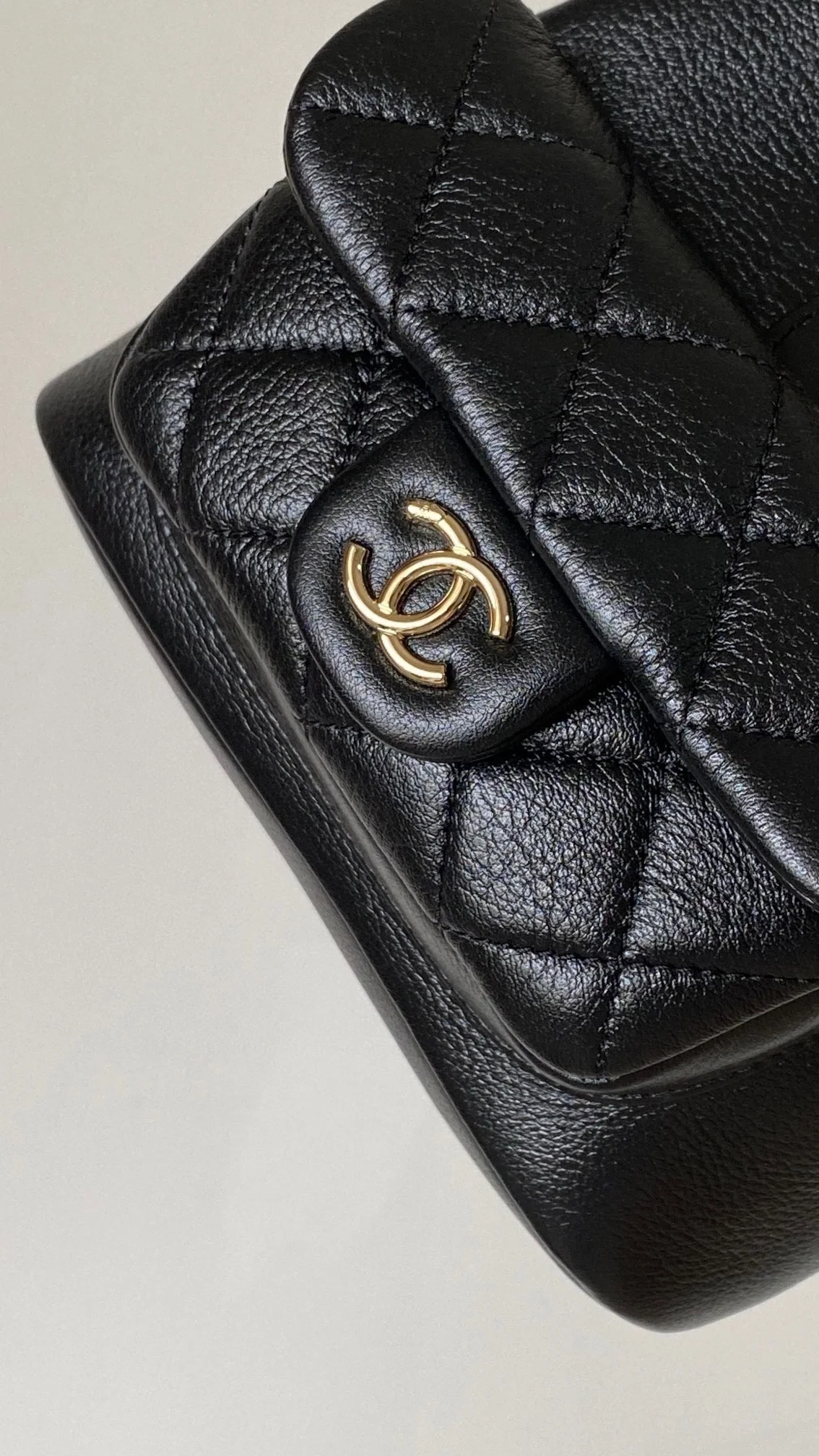 샤넬 원 포켓 듀마 백팩 스몰 카프스킨 블랙