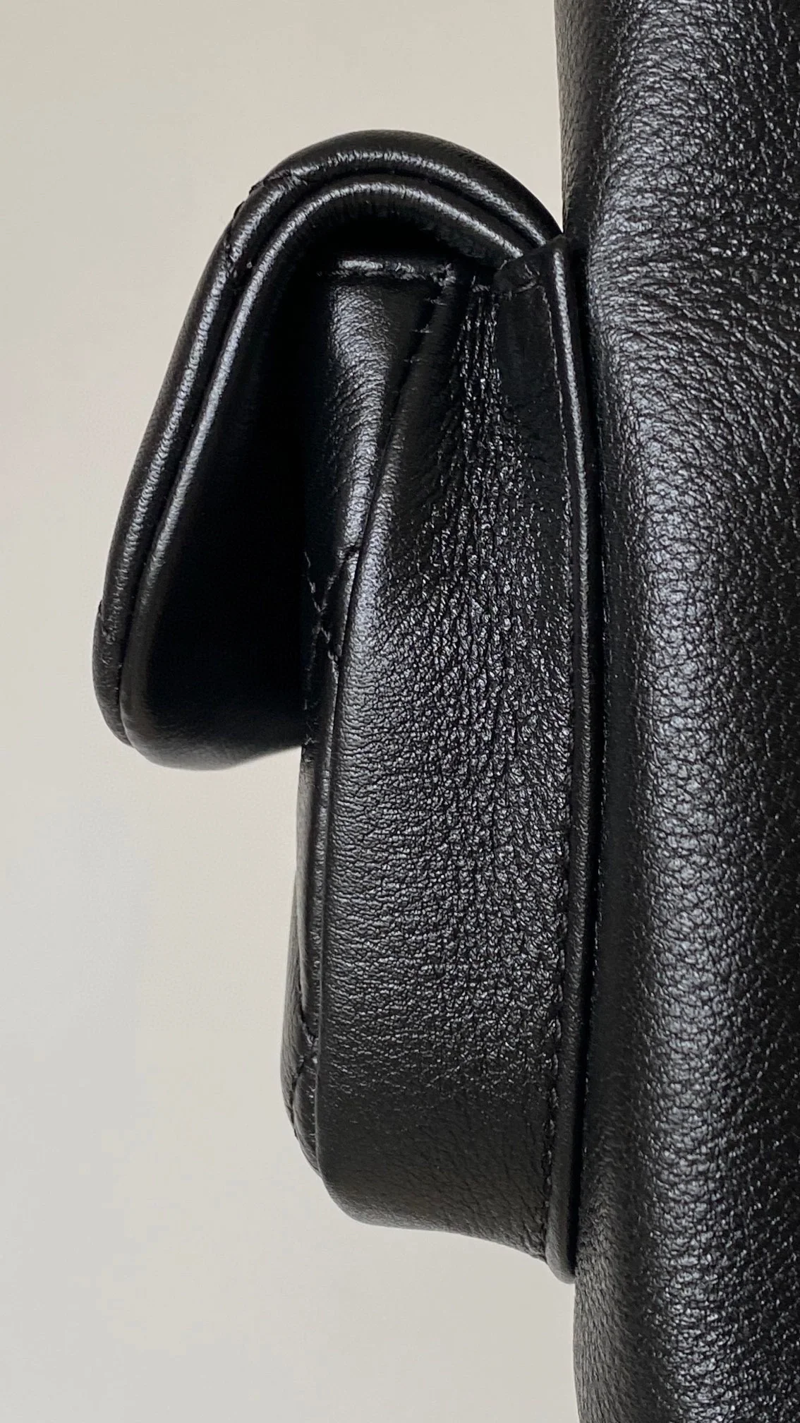 샤넬 원 포켓 듀마 백팩 스몰 카프스킨 블랙