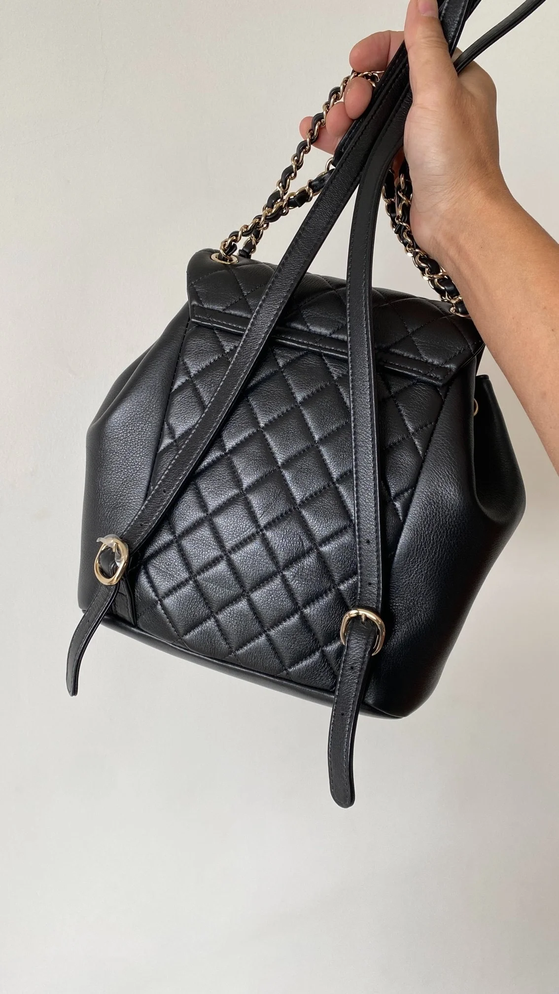 샤넬 원 포켓 듀마 백팩 미디움 카프스킨 블랙