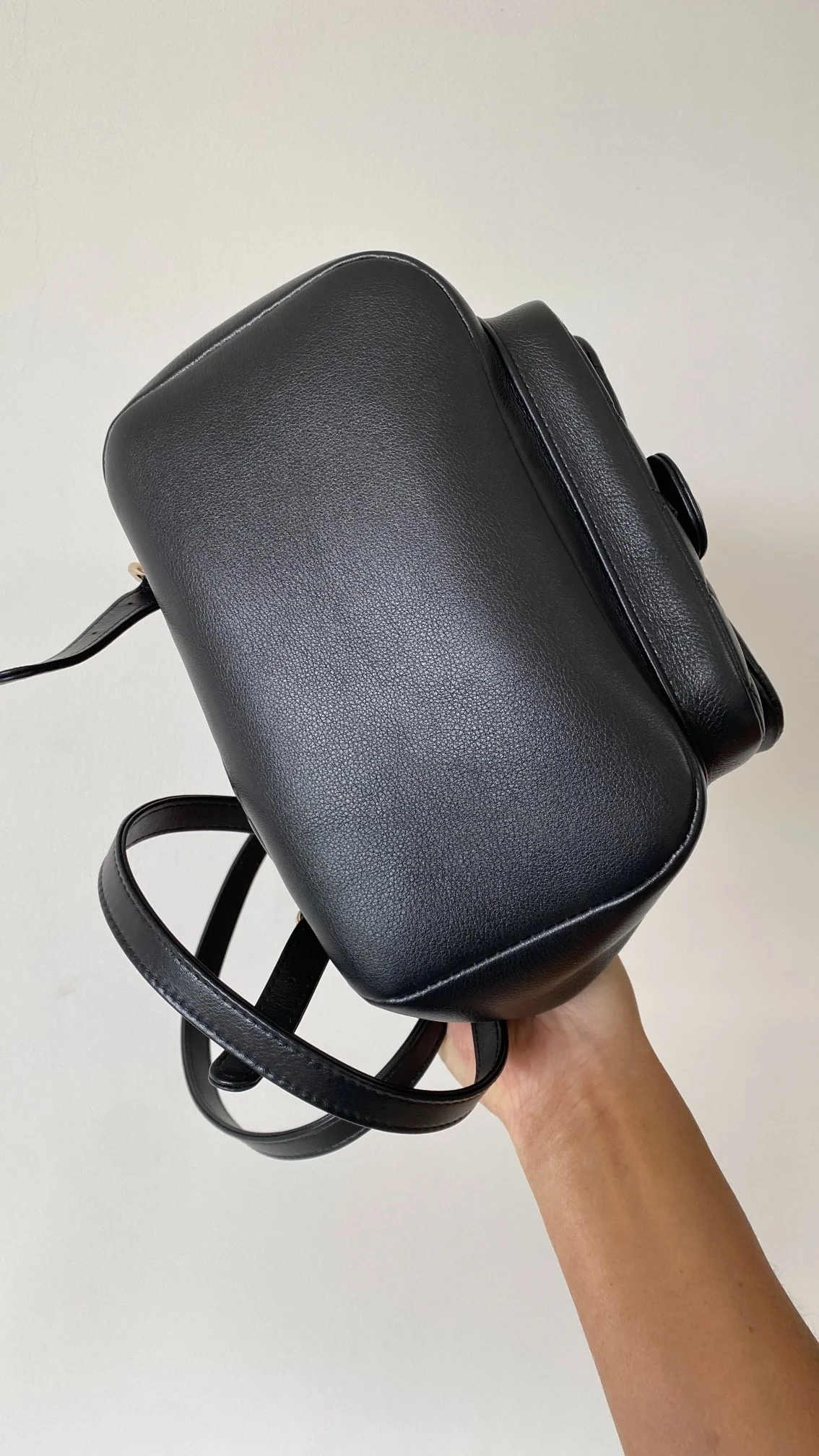 샤넬 원 포켓 듀마 백팩 미디움 카프스킨 블랙