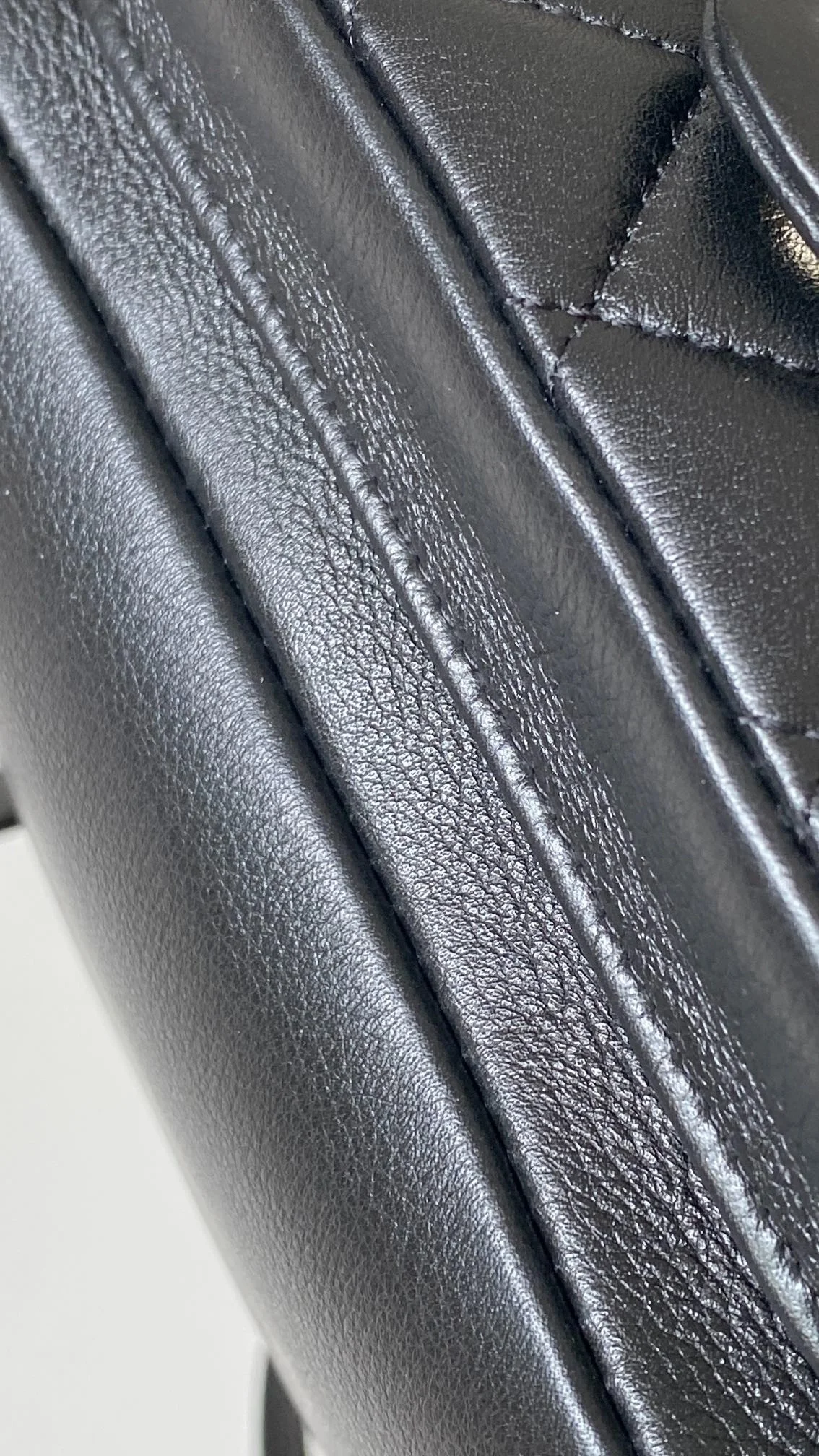 샤넬 원 포켓 듀마 백팩 미디움 카프스킨 블랙