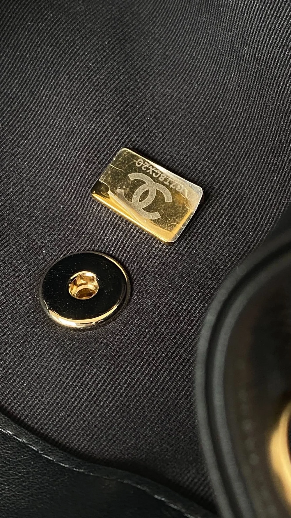 샤넬 원 포켓 듀마 백팩 미디움 카프스킨 블랙