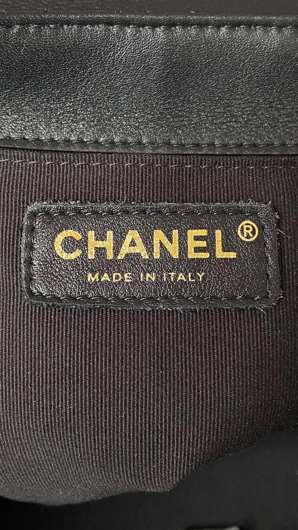 샤넬 원 포켓 듀마 백팩 미디움 카프스킨 블랙