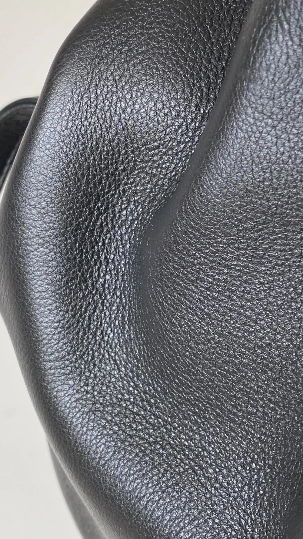 샤넬 원 포켓 듀마 백팩 미디움 카프스킨 블랙