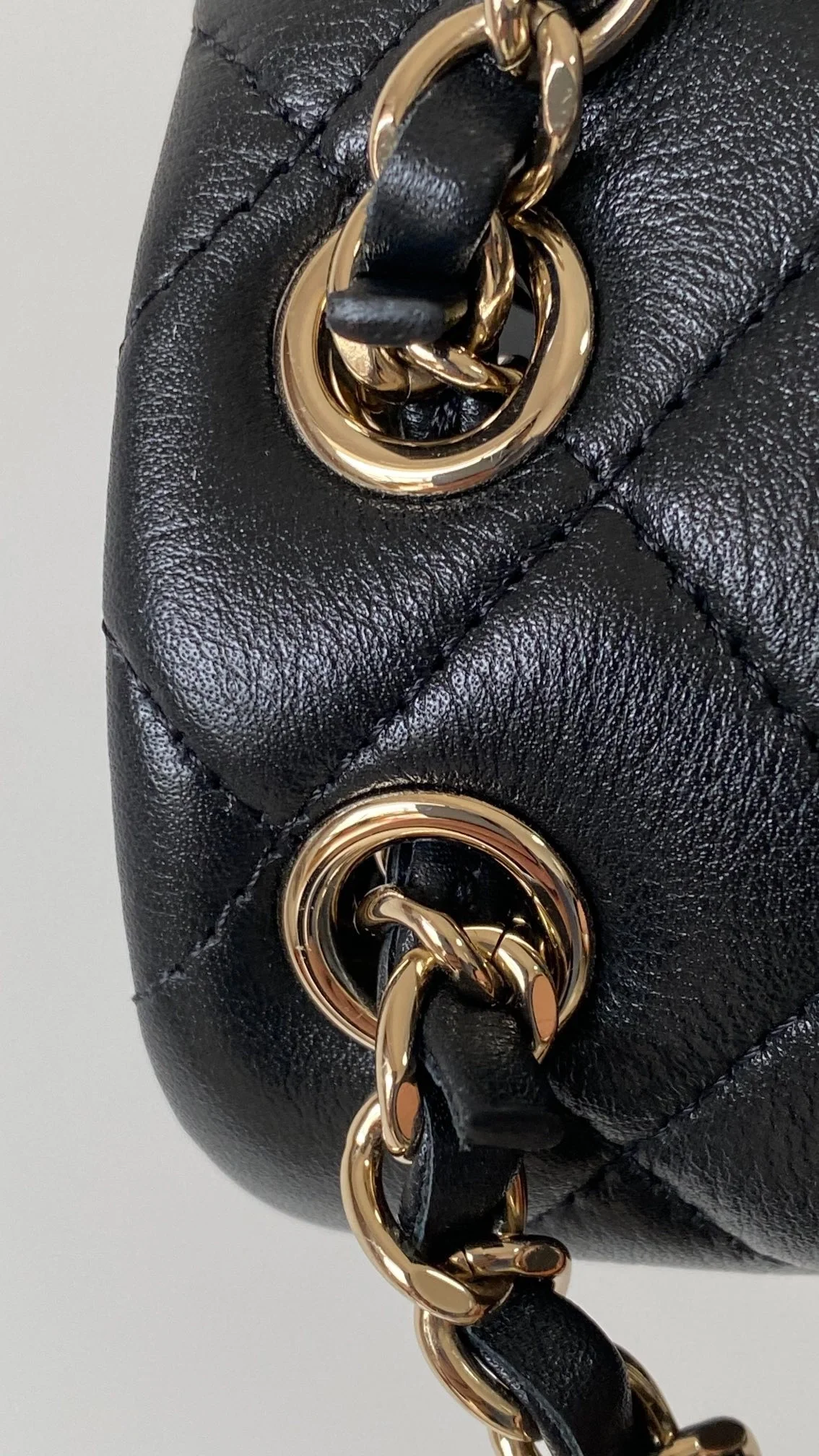 샤넬 원 포켓 듀마 백팩 미디움 카프스킨 블랙