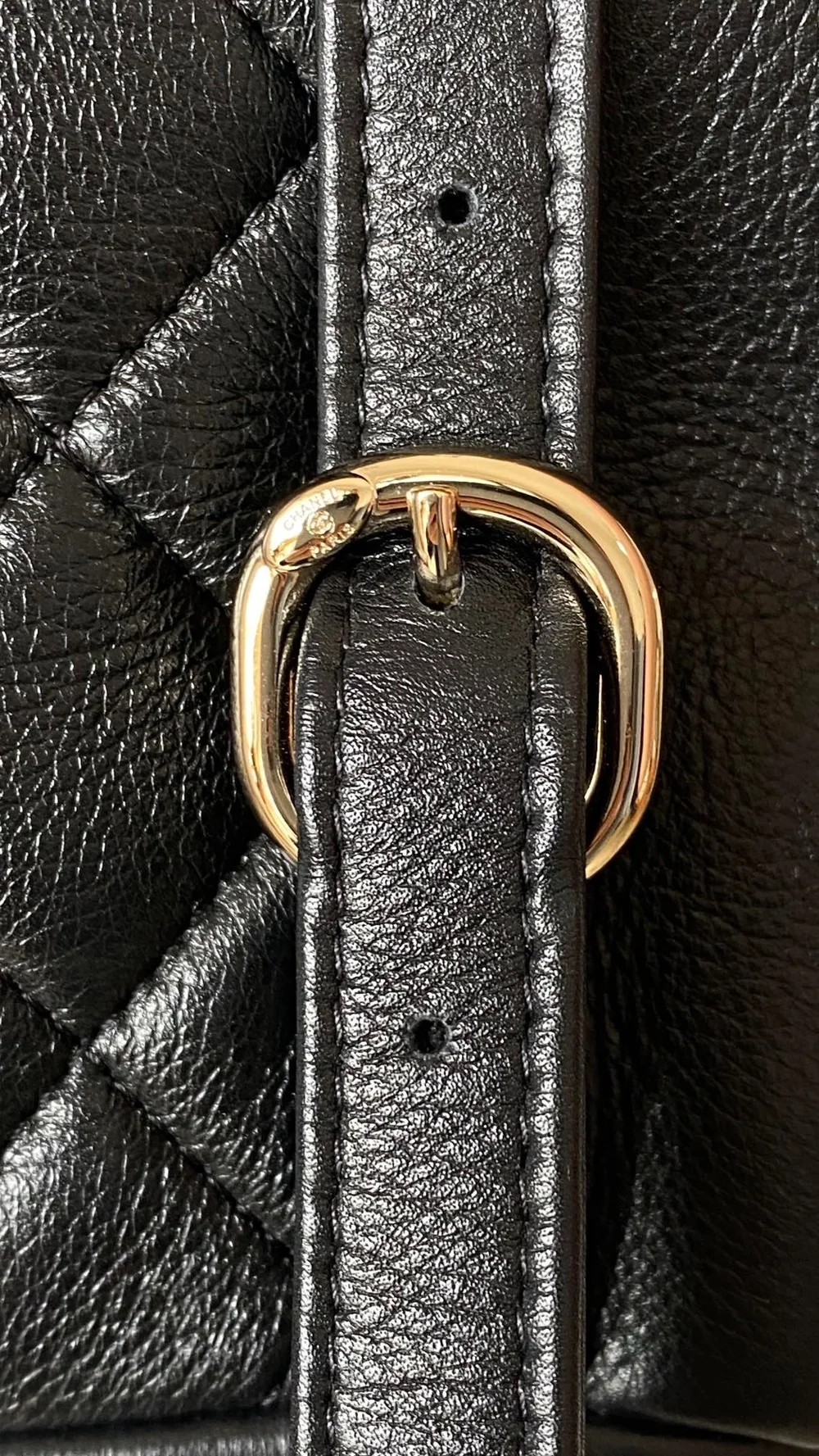 샤넬 원 포켓 듀마 백팩 미디움 카프스킨 블랙