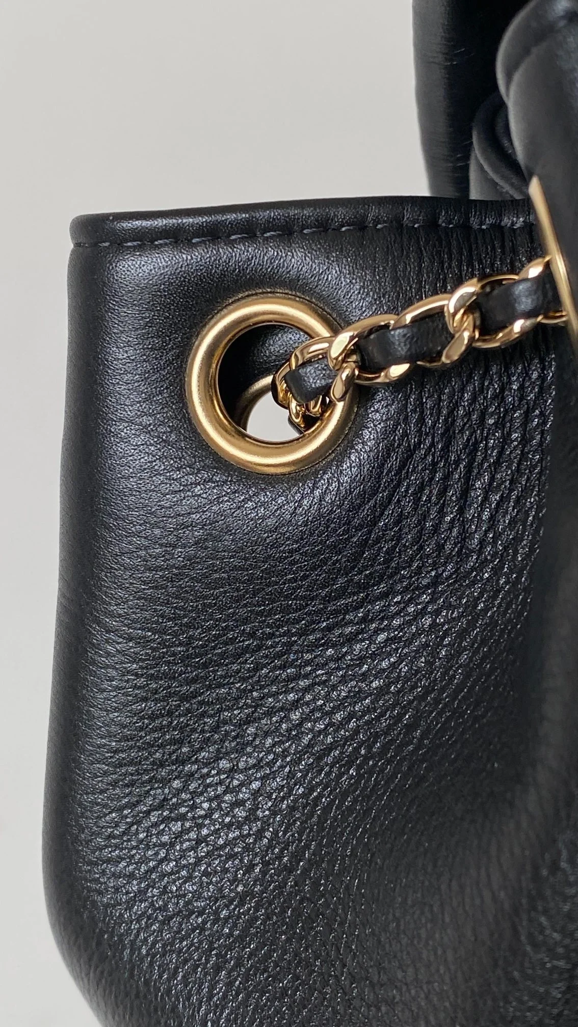 샤넬 원 포켓 듀마 백팩 미디움 카프스킨 블랙