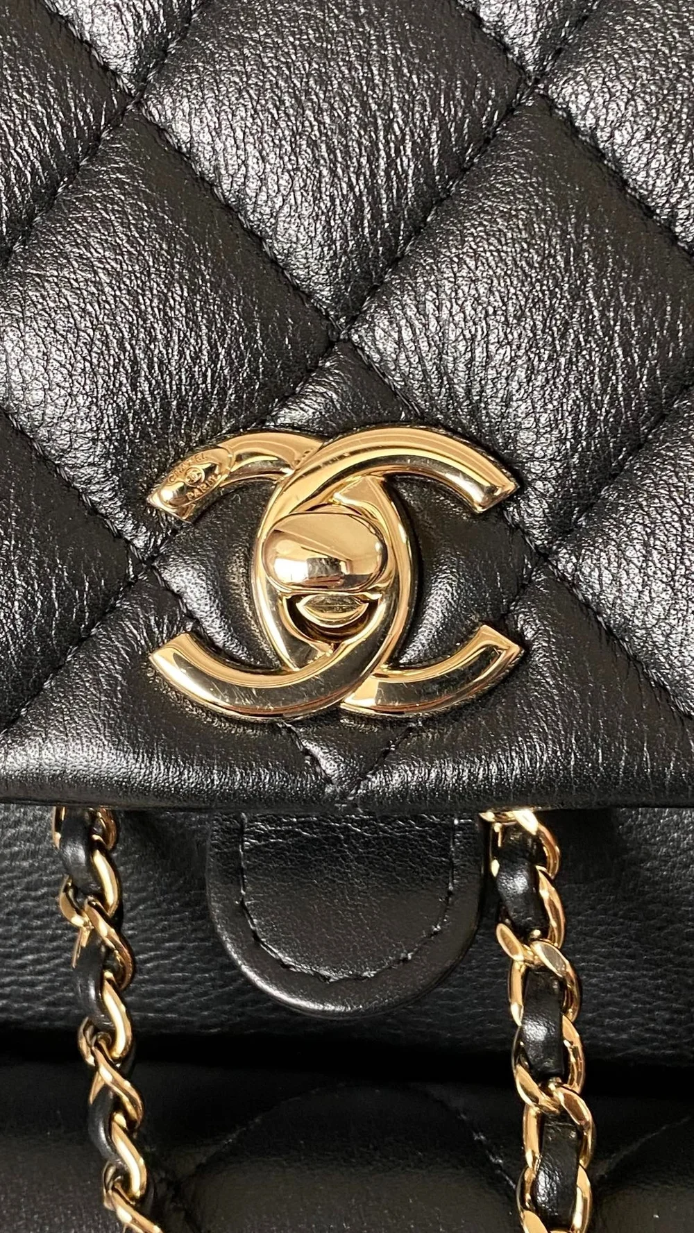 샤넬 원 포켓 듀마 백팩 미디움 카프스킨 블랙