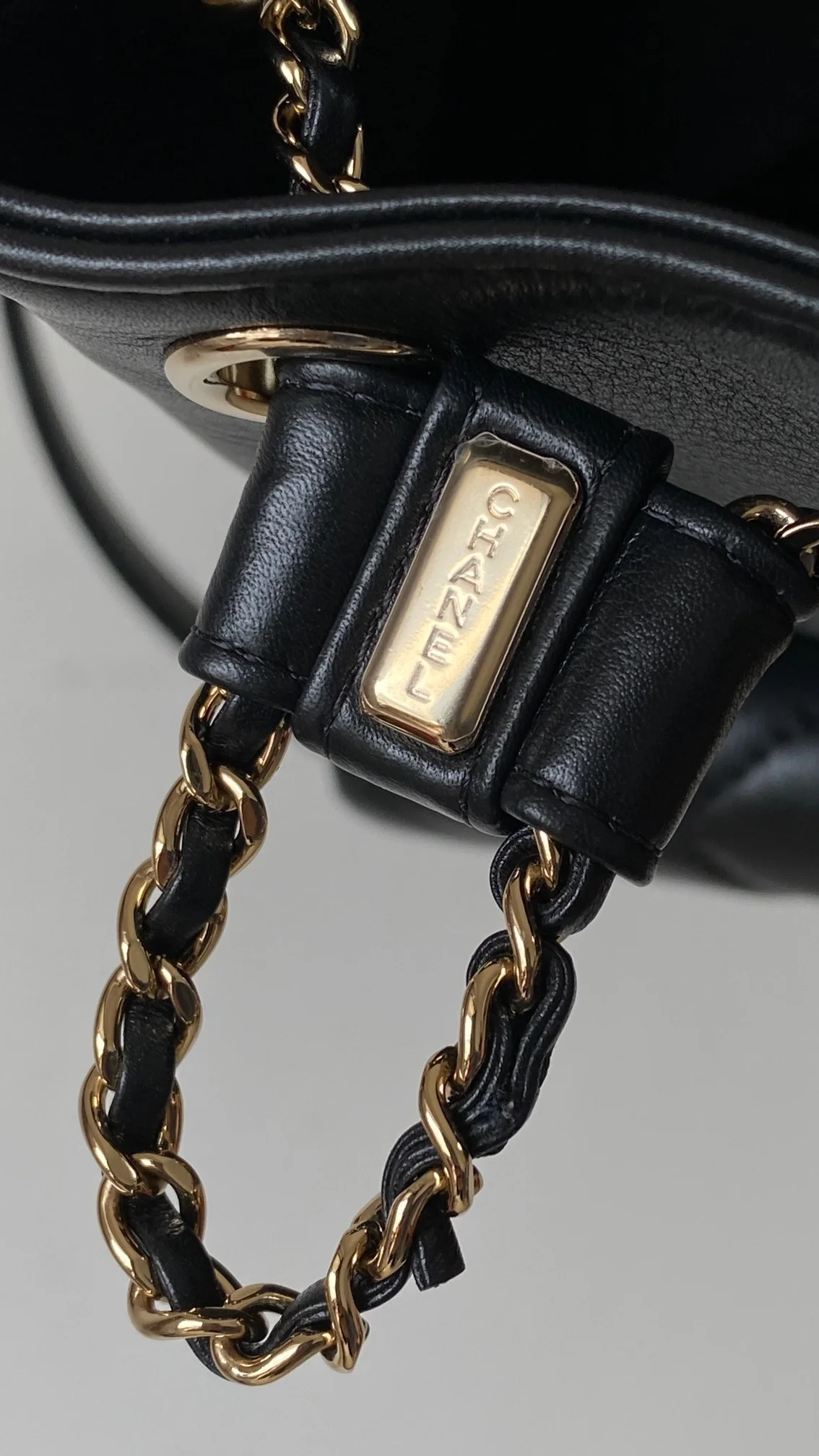 샤넬 원 포켓 듀마 백팩 미디움 카프스킨 블랙