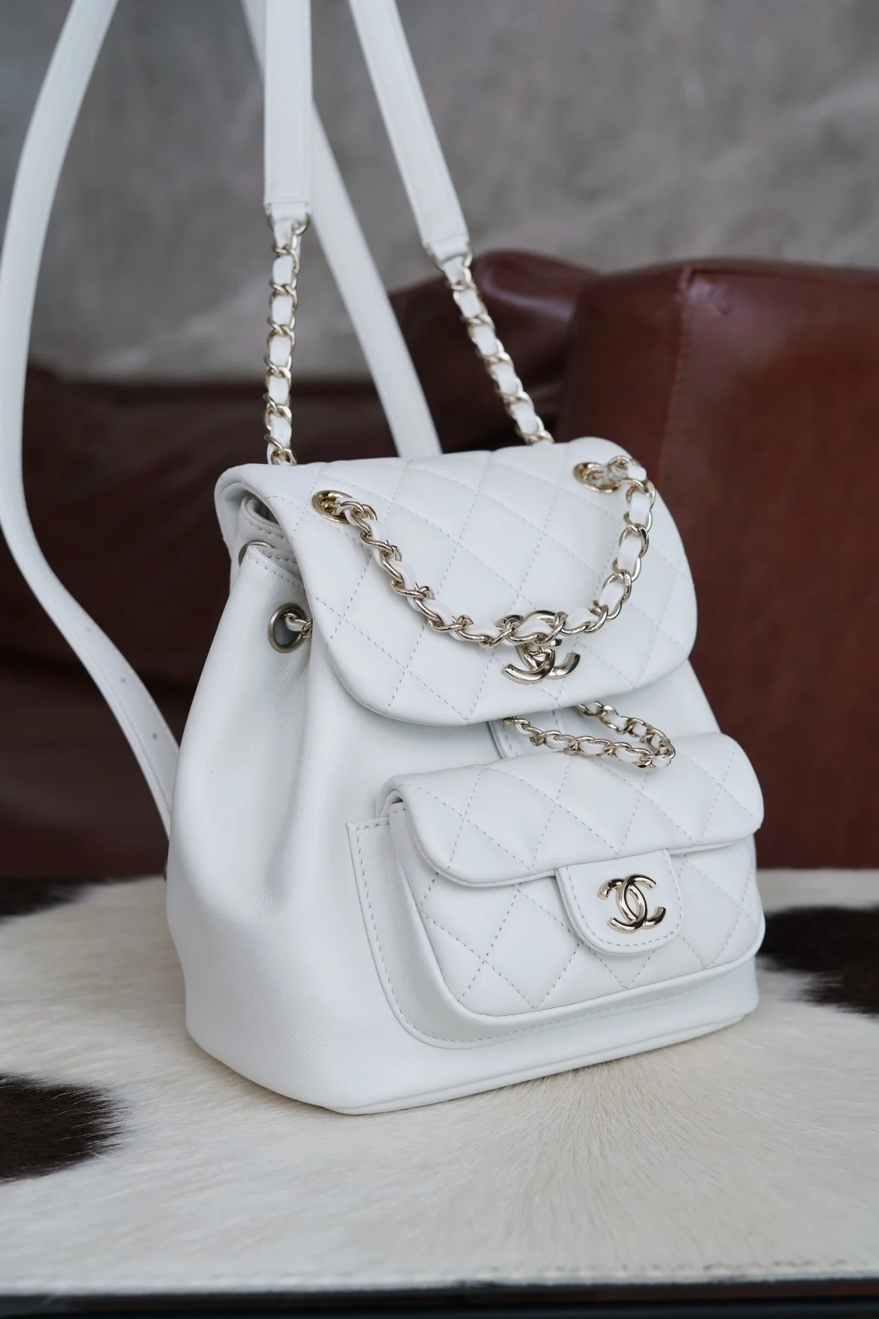 샤넬 원 포켓 듀마 백팩 스몰 카프스킨 화이트