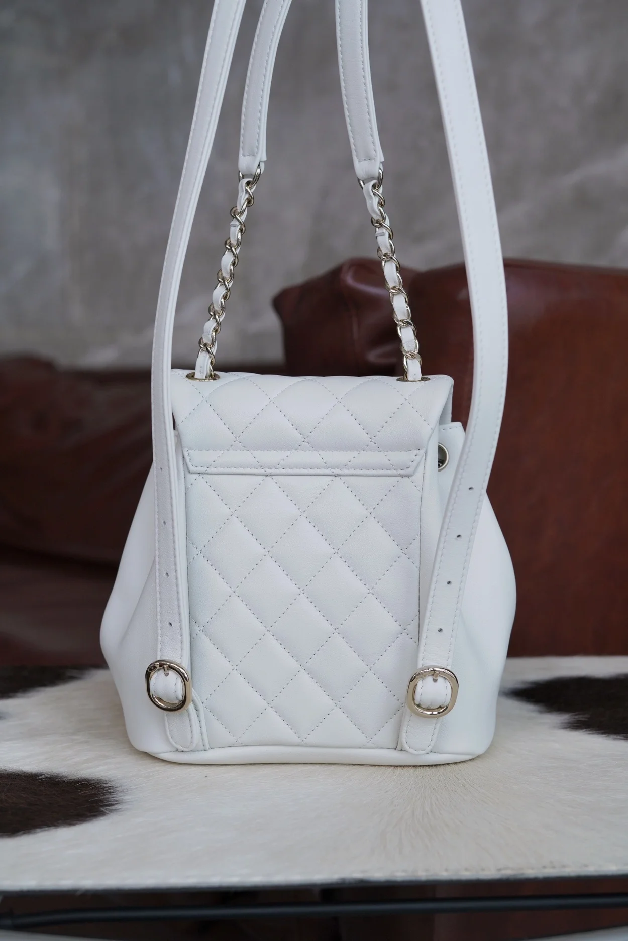 샤넬 원 포켓 듀마 백팩 스몰 카프스킨 화이트