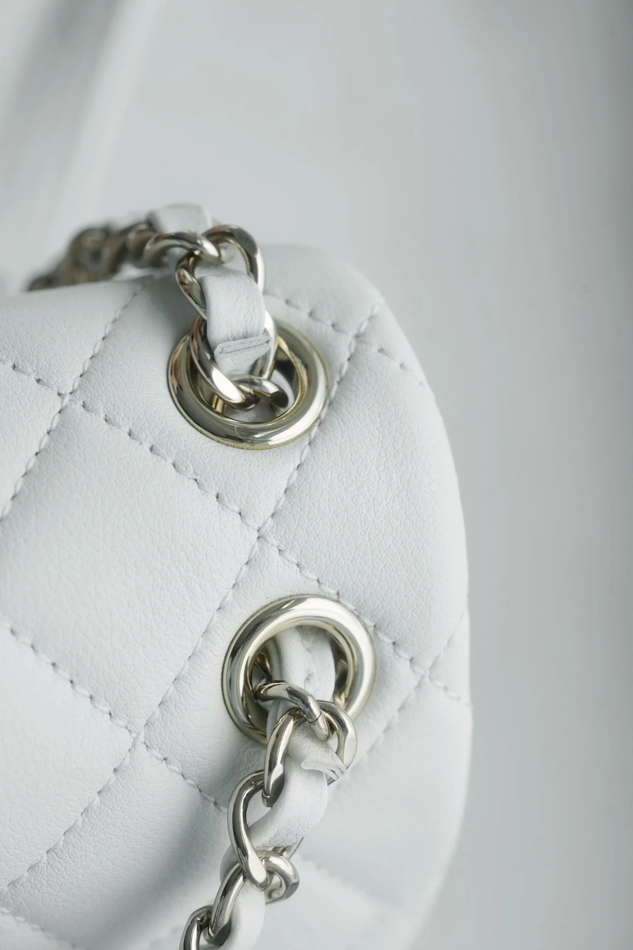 샤넬 원 포켓 듀마 백팩 스몰 카프스킨 화이트