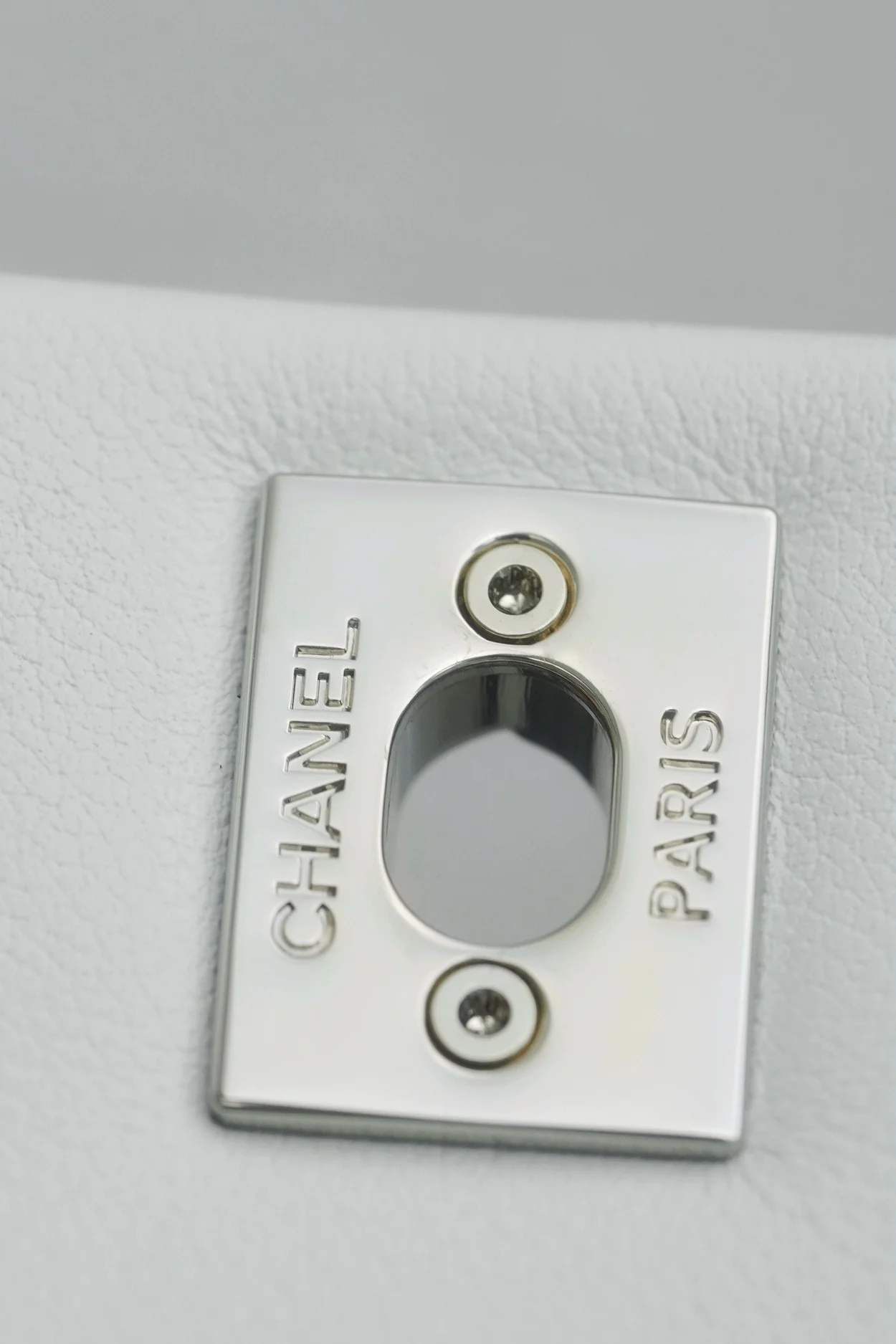 샤넬 원 포켓 듀마 백팩 스몰 카프스킨 화이트