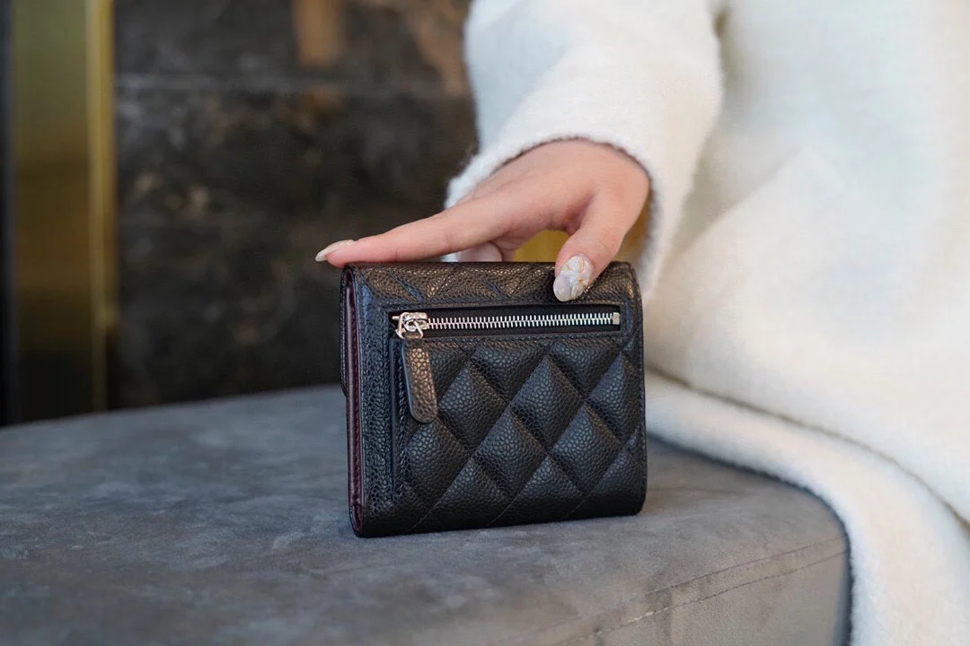 샤넬 클래식 스몰 플랩 지갑 실버