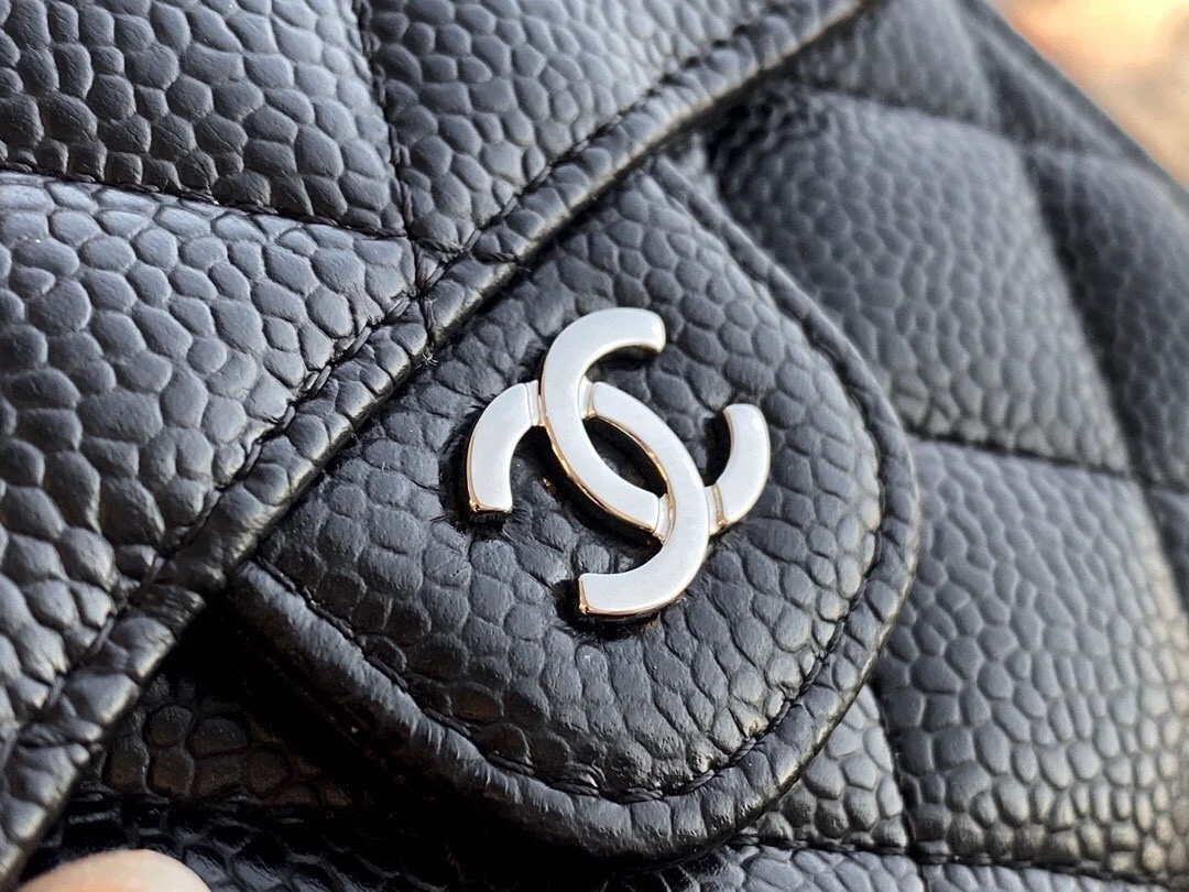 샤넬 클래식 스몰 플랩 지갑 실버