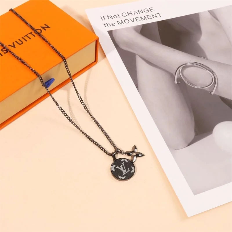 루이비통 모노그램 이클립스 펜던트 목걸이