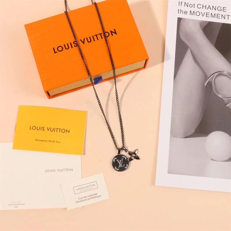 루이비통 모노그램 이클립스 펜던트 목걸이