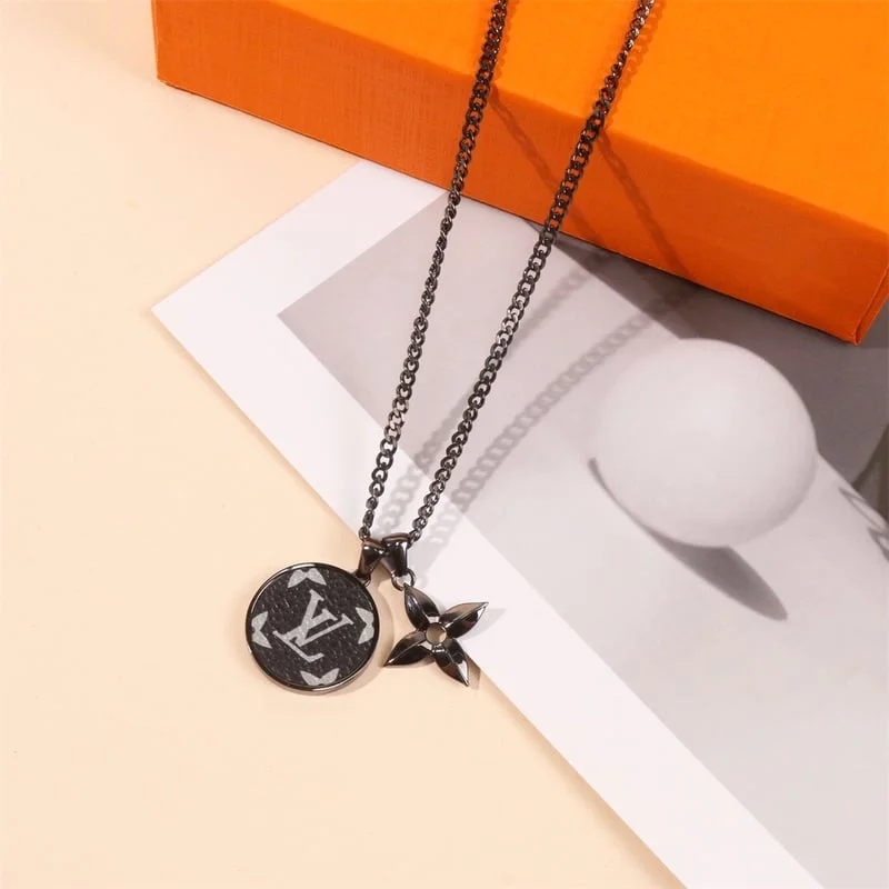 루이비통 모노그램 이클립스 펜던트 목걸이