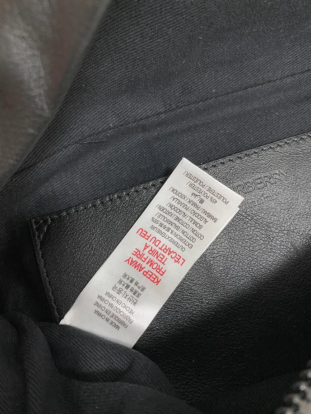 버버리 소니 엠보스드 로고 벨트백