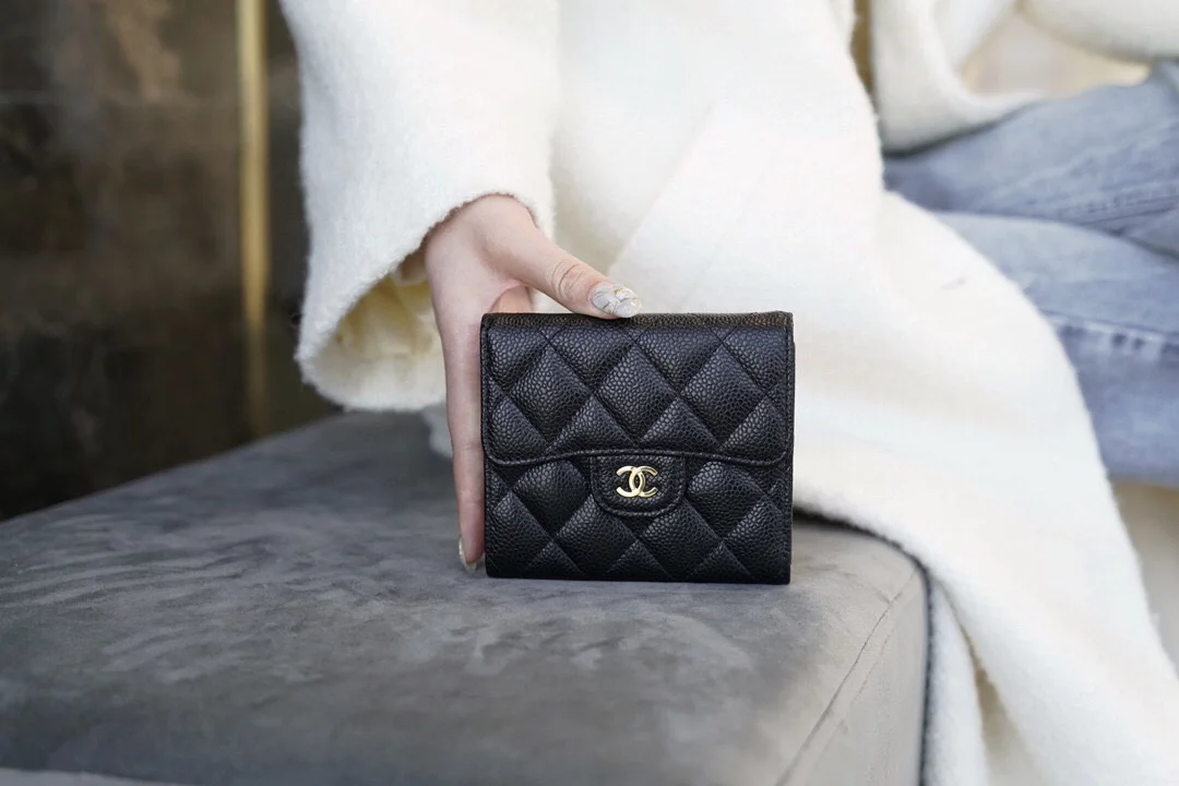 샤넬 클래식 스몰 플랩 지갑 골드