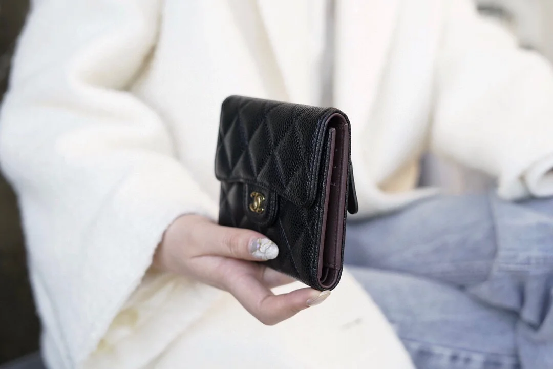 샤넬 클래식 스몰 플랩 지갑 골드