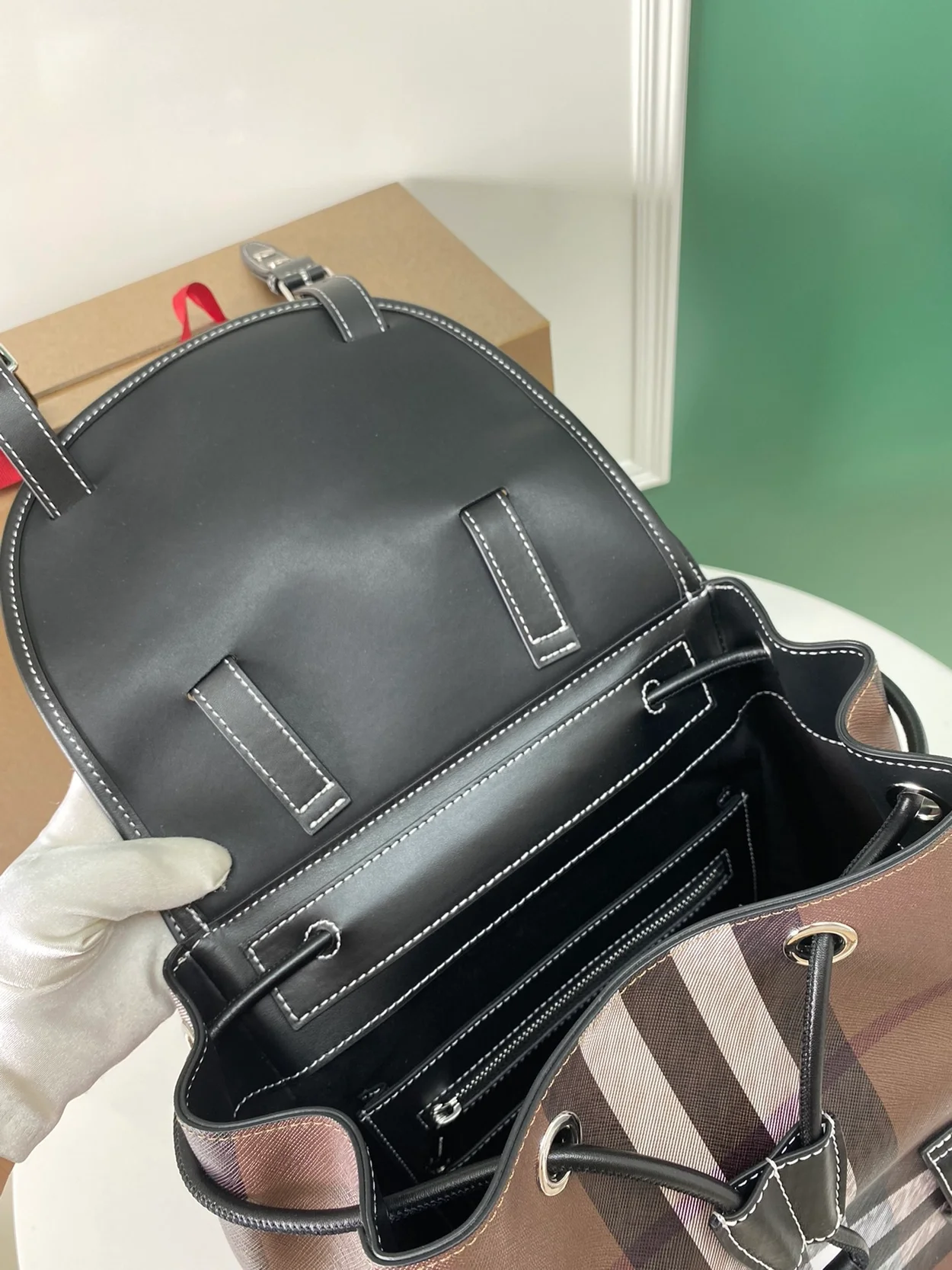 버버리 체크 프린트 더블 버클 백팩